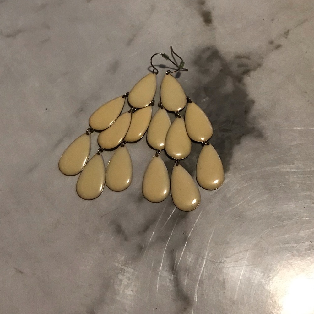 Cream colored drop dangle earrings